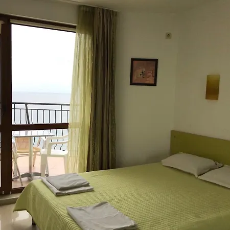 Slantse Apartment *
